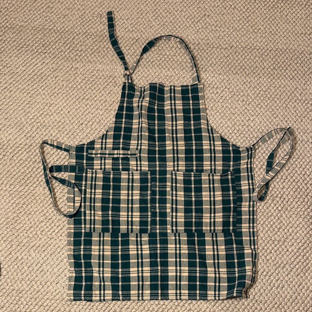 TAG Textiles 100% Cotton Green and Cream Plaid Apron